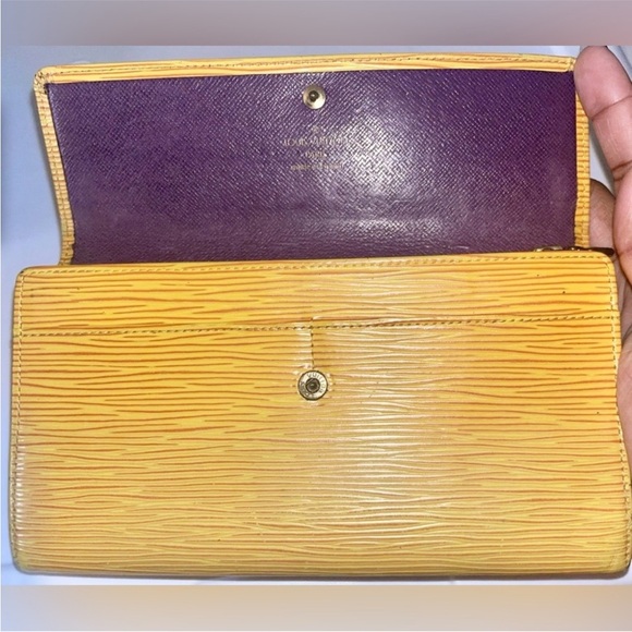 Louis Vuitton Sarah Yellow Women's Clutch - Picture 5 of 9